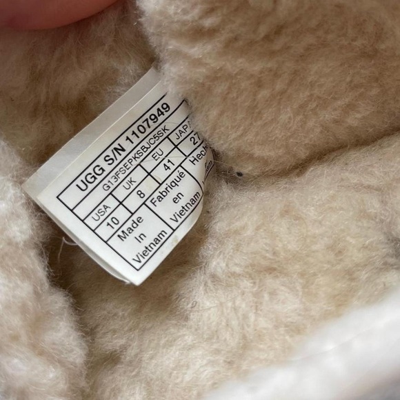 UGG Dakota Slipper. Size US 10. - Picture 8 of 16